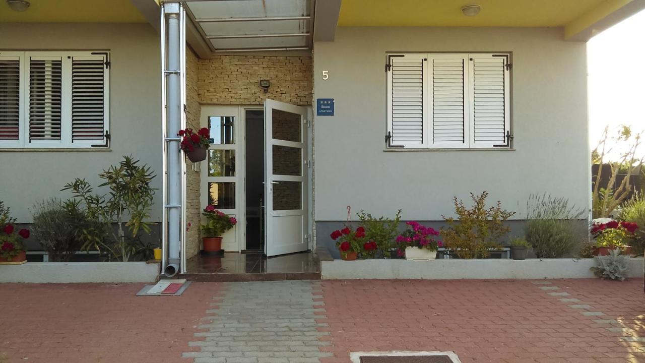 Apartments Diva Novalja Extérieur photo